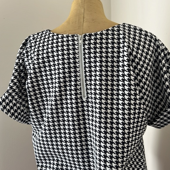 Melloday Women's Houndstooth Top - Picture 6 of 9